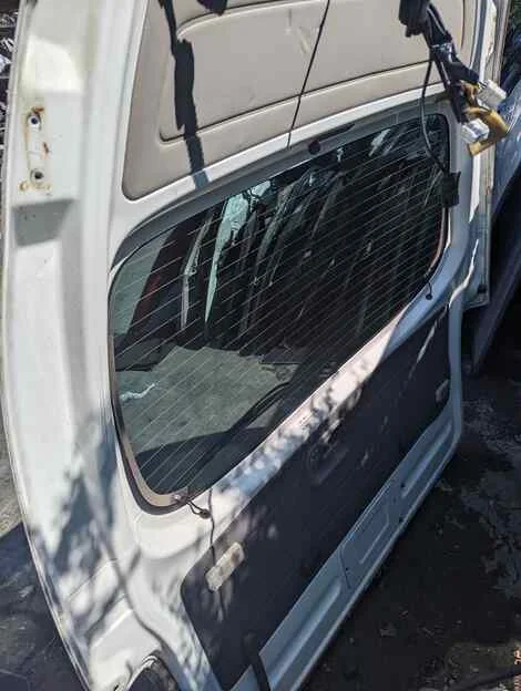 Дверь 5-я Nissan Caravan DQGE25 KA24DE Задн. - миниатюра 4