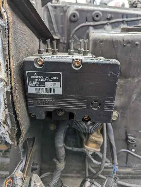 Блок abs Mitsubishi Pajero H66W 4G93 - изображение 1