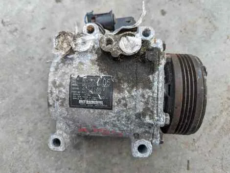 Компрессор кондиционера Mitsubishi Minicab U61V 3G83 - изображение 1