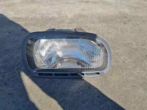 Фара Mitsubishi Minicab U62V 3G83 Прав. Перед. - изображение 1