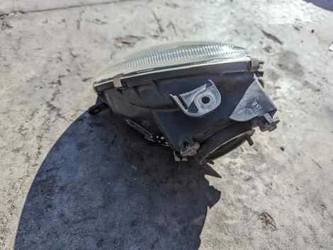 Фара Mitsubishi Minica H31A 4A30 Прав. Перед. - миниатюра 2
