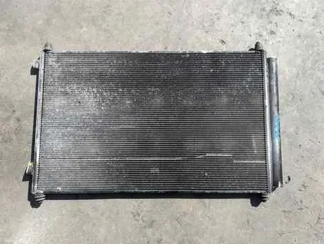 Радиатор кондиционера Toyota Noah AZR60G 1AZ-FSE