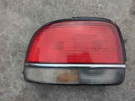 Стоп Nissan Bluebird EU13 SR18DE Лев. Задн. - изображение 1