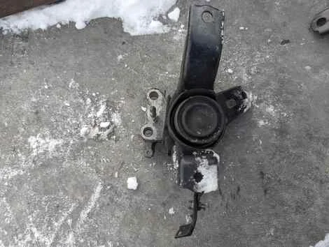 Подушка двигателя Toyota Prius ZVW30 2ZR-FXE - миниатюра 3