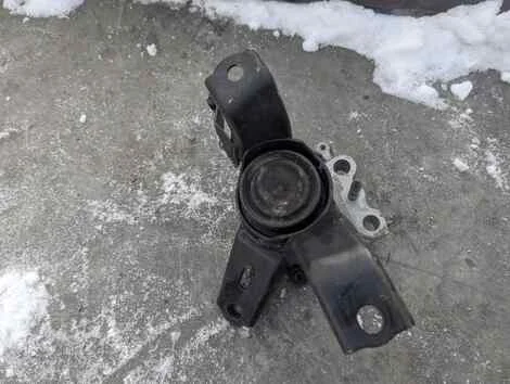 Подушка двигателя Toyota Prius ZVW30 2ZR-FXE - миниатюра 4