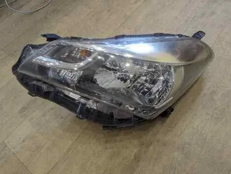 Фара Toyota Vitz NSP130 1NR-FKE Лев. Перед.