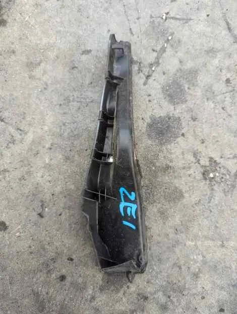 Уголок жабо Nissan Leaf ZE1 EM57 Лев. - миниатюра 2