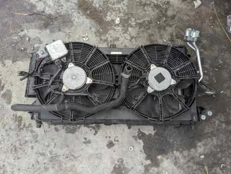 Радиатор охлаждения Nissan Leaf ZE1 EM57 - изображение 1