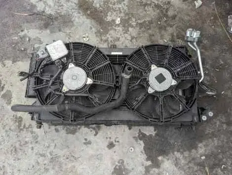 Радиатор охлаждения Nissan Leaf ZE1 EM57
