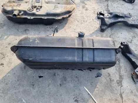 Бензобак Mitsubishi Delica Truck L069P 4D56 - миниатюра 2