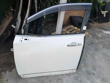 Дверь Nissan Elgrand PNE52 VQ35DE Лев. Перед. - изображение 1