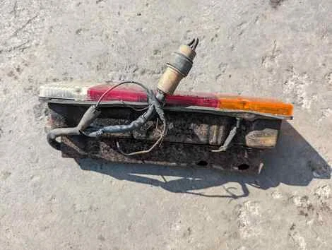 Стоп Mitsubishi Delica Truck L069P 4D56 Прав. Задн. - миниатюра 3