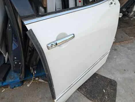 Дверь Nissan Elgrand PNE52 VQ35DE Прав. Перед. - миниатюра 3