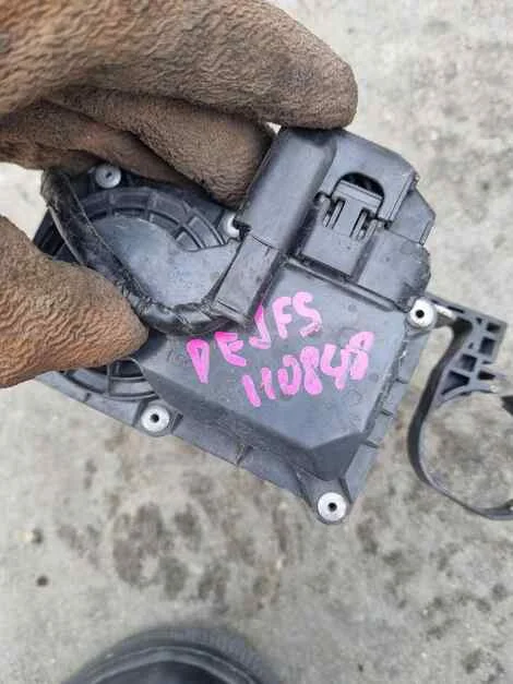 Дроссельная заслонка Mazda Demio DEJFS P3-VPS - изображение 1