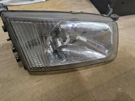 Фара Toyota Regius KCH40W 1KZ-TE Прав. Перед. - миниатюра 5