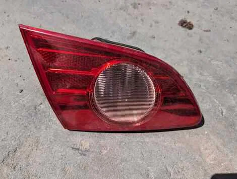 Стоп-вставка Nissan Bluebird Sylphy KG11 MR20DE Лев. Задн. - изображение 1