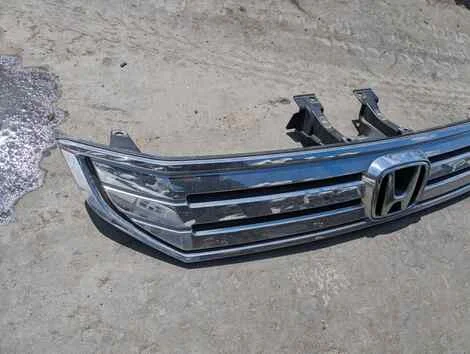 Решетка радиатора Honda Stepwgn RK1 R20A - миниатюра 2