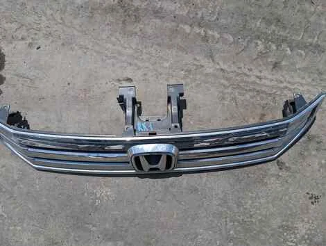 Решетка радиатора Honda Stepwgn RK1 R20A - миниатюра 4