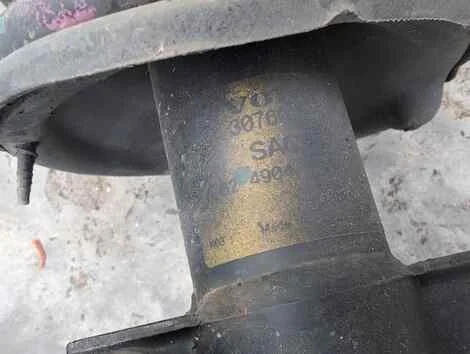 Стойка Volvo V70 SW59 B5254T2 Лев. Перед. - миниатюра 3