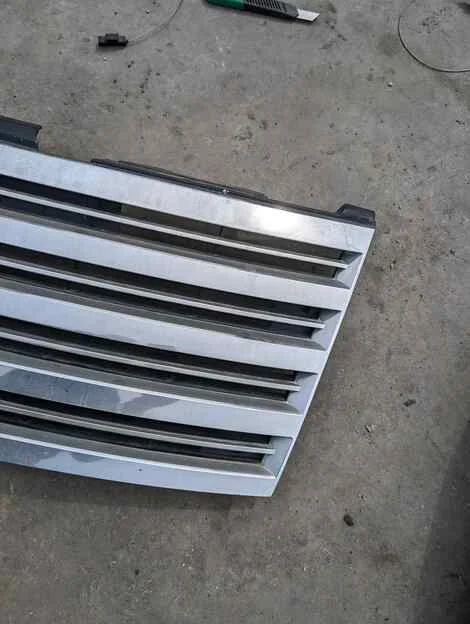 Решетка радиатора Nissan Elgrand MNE51 VQ25DE - миниатюра 3