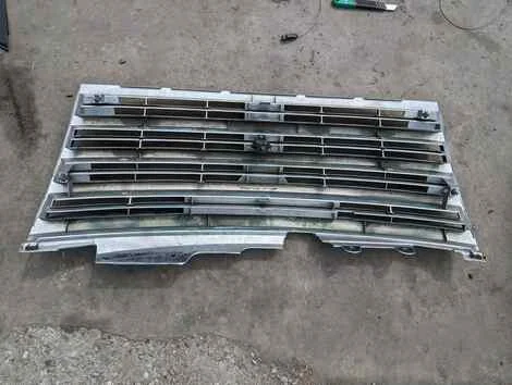 Решетка радиатора Nissan Elgrand MNE51 VQ25DE - миниатюра 4