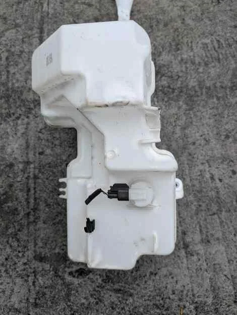 Бачок стеклоомывателя Volvo Xc40 B4204T47 - миниатюра 2