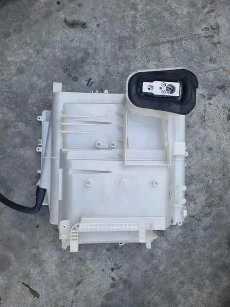 Испаритель кондиционера Toyota Alphard ATH20W 2AZ-FXE - миниатюра 2