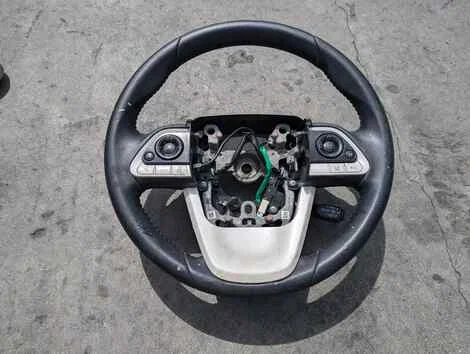 Руль Toyota Prius ZVW50 2ZR-FXE - изображение 1