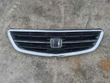 Решетка радиатора Honda Inspire UA4 J25A - изображение 1