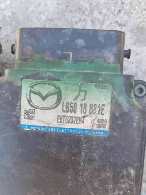 Блок efi Mazda Bongo SKP2M L8 - миниатюра 2
