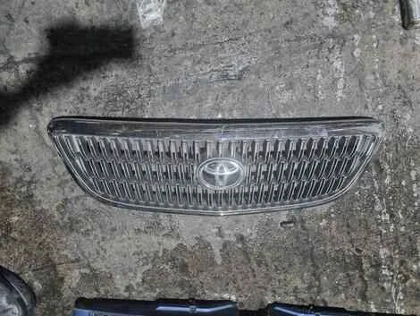 Решетка радиатора Toyota Gaia ACM10G 1AZ-FSE - изображение 1