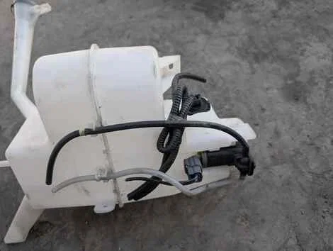 Бачок стеклоомывателя Nissan Serena HC27 HR12DE - миниатюра 2