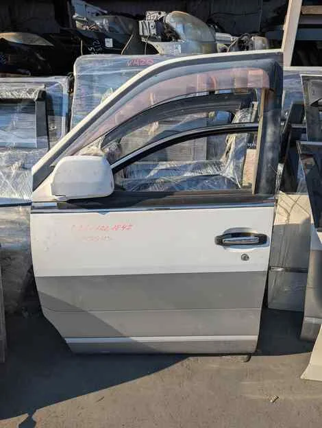 Дверь Nissan Largo NW30 KA24DE Лев. Перед. - изображение 1