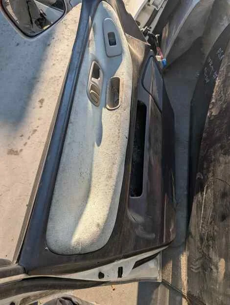 Дверь Nissan Largo NW30 KA24DE Лев. Перед. - миниатюра 4