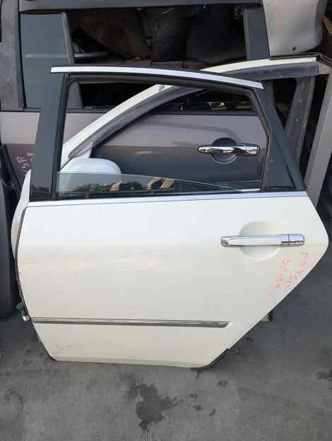 Дверь Nissan Fuga PNY50 VQ35DE Лев. Задн. - изображение 1