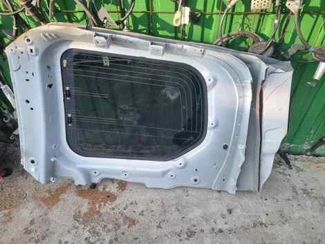 Стекло собачника Nissan Serena HC27 HR12DE Прав. Задн. - миниатюра 2