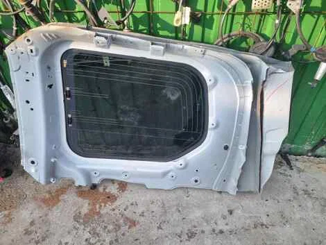 Стекло собачника Nissan Serena HC27 HR12DE Прав. Задн. - миниатюра 2