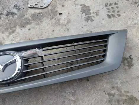 Решетка радиатора Mazda Familia BVY11 QG13DE - миниатюра 3
