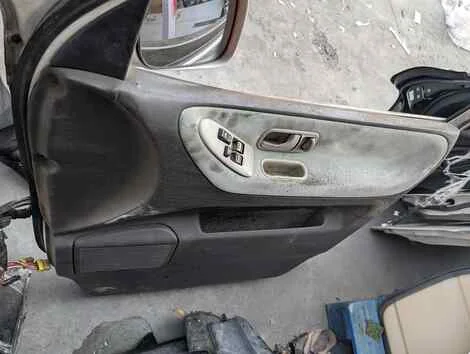 Дверь Nissan Largo NW30 KA24DE Прав. Перед. - миниатюра 4