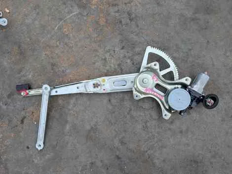 Стеклоподъемник Toyota Ractis NCP100 1NZ-FE Лев. Перед. - изображение 1