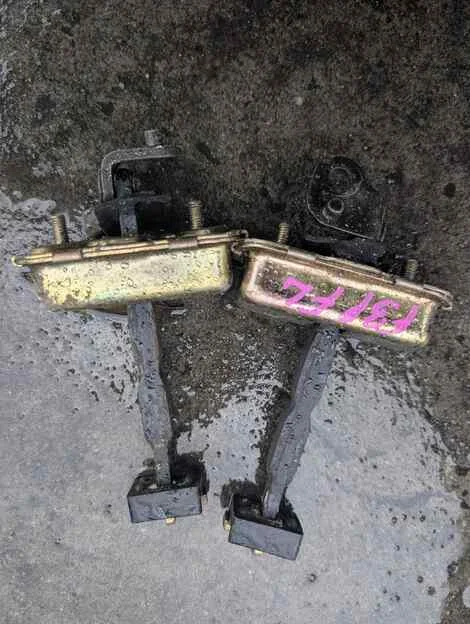 Доводчик двери Mitsubishi Diamante F31A 6G73 Перед. - изображение 1