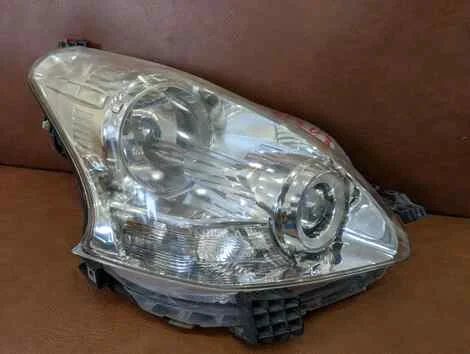 Фара Toyota Ractis NCP100 1NZ-FE Прав. Перед. - изображение 1
