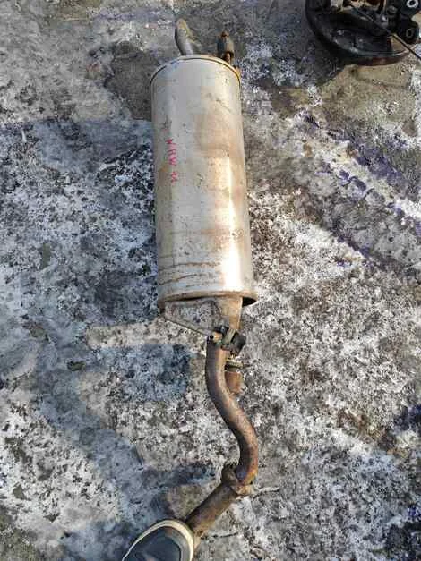 Бочка глушителя Toyota Prius NHW11 1NZ-FXE - изображение 1