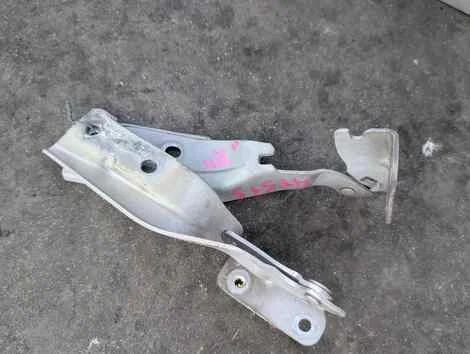 Петля капота Suzuki Swift HT51S M13A - изображение 1