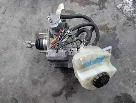 Главный тормозной цилиндр Toyota Sai AZK10 2AZ-FXE