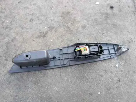 Блок управления стеклами Toyota Prius NHW11 1NZ-FXE Лев. Перед. - миниатюра 3