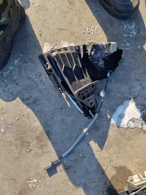 Замок двери Volvo V60 FB420 B4204T11 Прав. Перед. - миниатюра 2