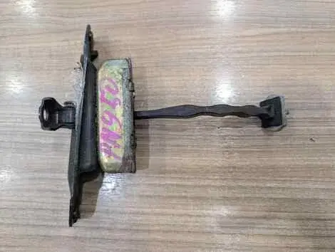 Доводчик двери Nissan Fuga PNY50 VQ35DE Задн.