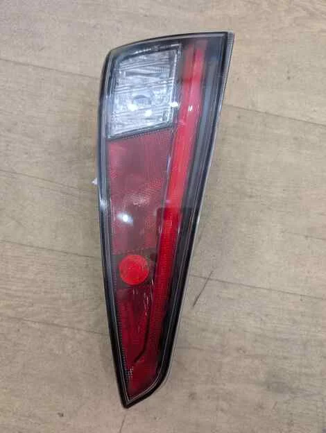 Стоп Toyota Prius ZVW50 2ZR-FXE Лев. Задн. - изображение 1