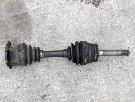 Привод Nissan Datsun BMD21 TD27 Лев. Перед. - изображение 1